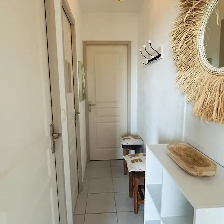 Apartment Escapade A *